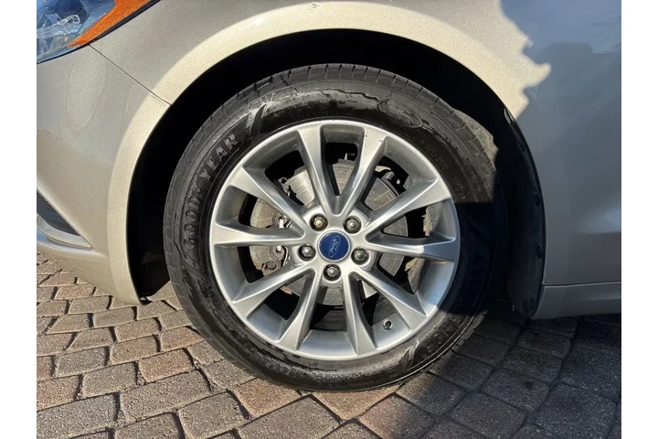 $10950 : 2017 Fusion SE image 9