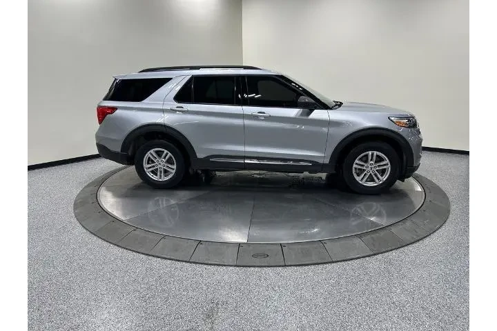 $32998 : Ford Explorer 2023 AWD XLT 4 image 4