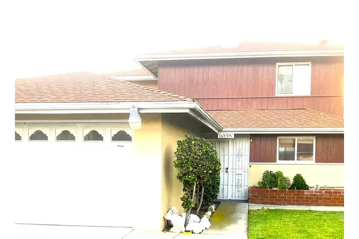 $2950 : Feb/Mar MOVE ASAP + utilities image 1