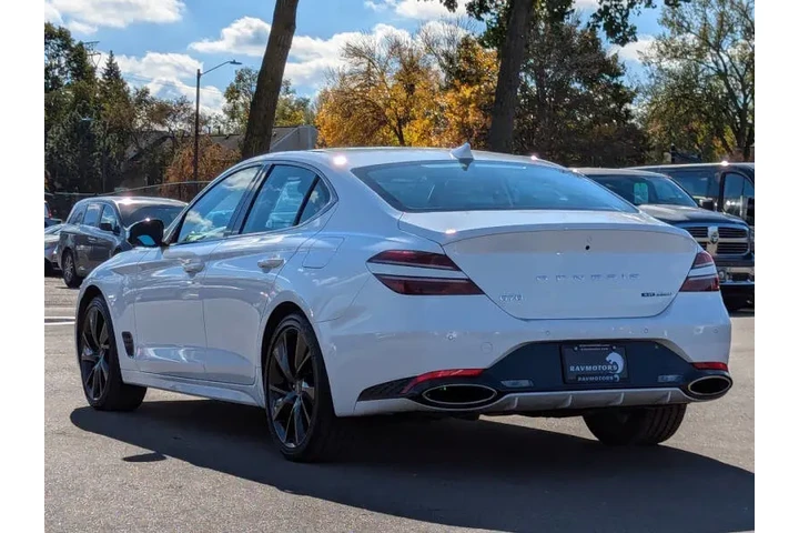 $28975 : 2023 Genesis G70 3.3T Standard image 10