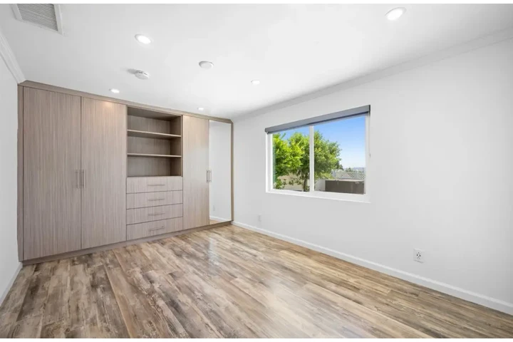 $2500 : 3Bed/2Bath in Huntington Park image 5
