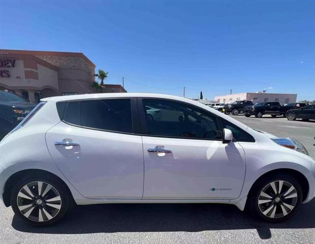 $13995 : Pre-Owned 2015 LEAF SV Hatchb image 7