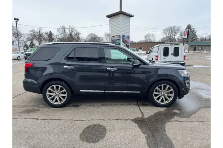 $15990 : 2017 Explorer Limited image 6