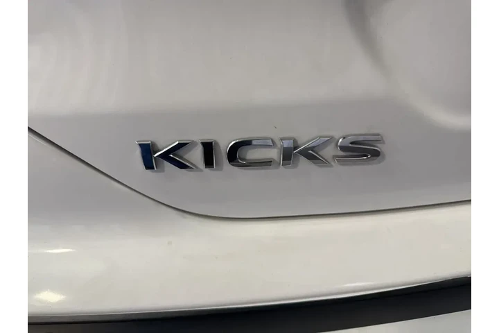 $18084 : Nissan Kicks 2023 S 4dr Cros image 9