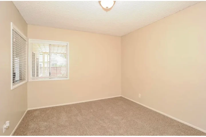 $2100 : 2 Bed 2 Bath Home in Koreatown image 7