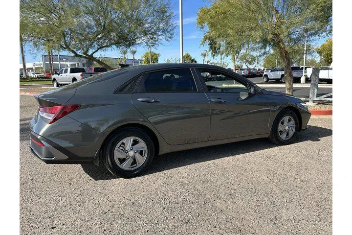 $18778 : Hyundai ELANTRA 2024 SE 4dr image 8