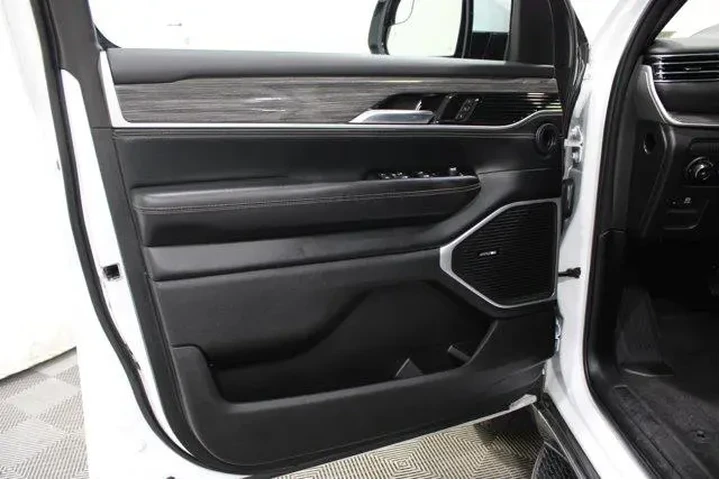 $38982 : Jeep Wagoneer 2022 4x4 Serie image 6