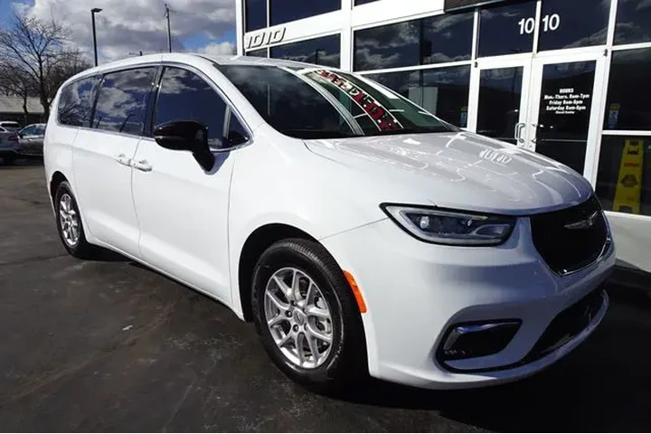 $26990 : 2024 Pacifica image 2