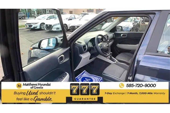 $17990 : Hyundai VENUE 2024 Limited 4 image 9