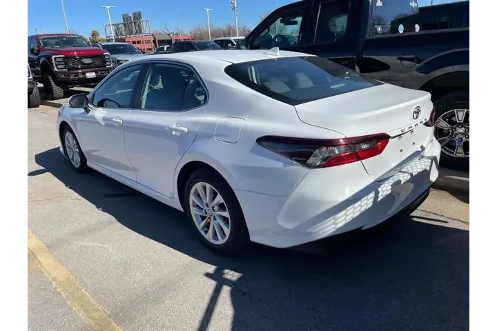 $22101 : Toyota Camry 2024 LE 4dr Sed image 7