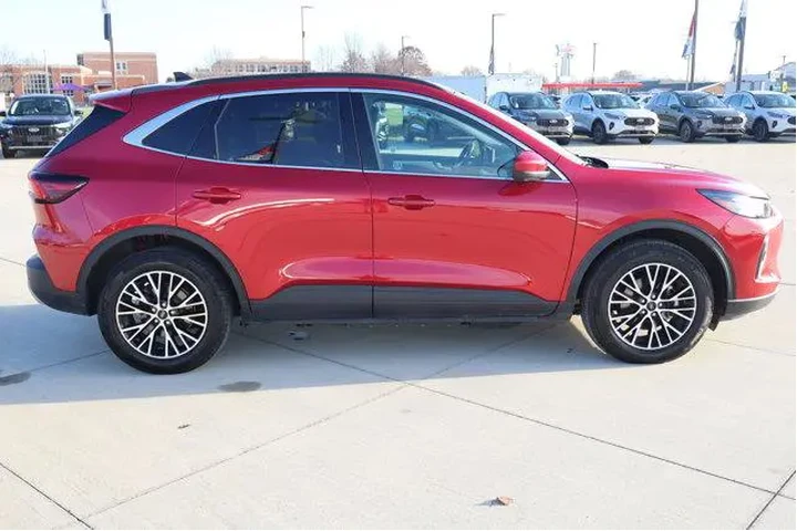 $30990 : Ford Escape Plug-In Hybrid 2 image 4