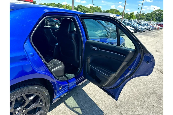 $16980 : 2019 300 300S RWD image 10