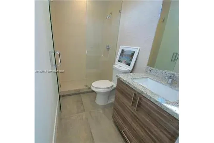 $6000 : Rental property with 3 bedro image 8