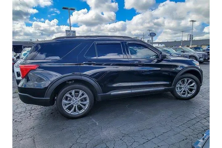 $34989 : Ford Explorer 2023 AWD XLT 4 image 9