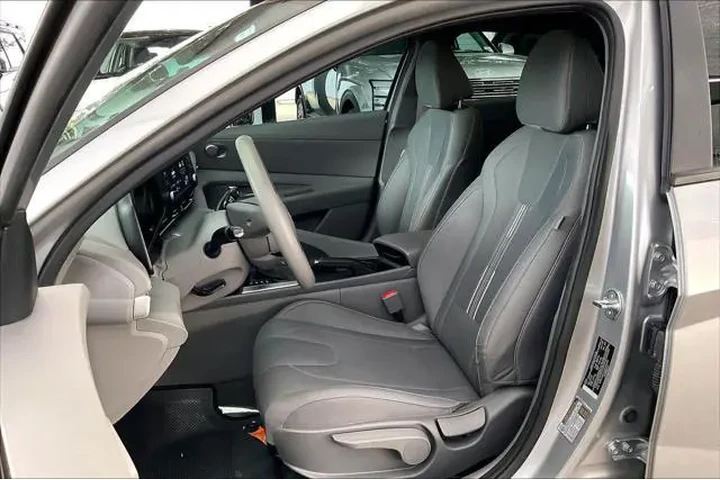 $20007 : Hyundai ELANTRA 2023 SEL 4dr image 8