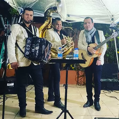 Norteño con tuba image 1