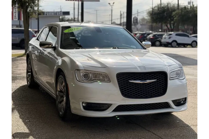 $19999 : 2019 300 Limited image 4