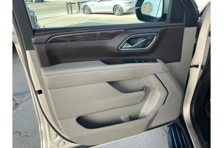2021 Suburban LS 4WD image 10