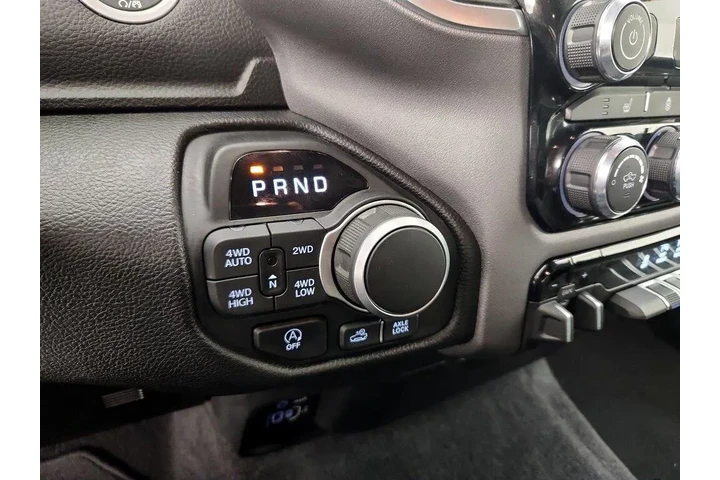 $37998 : Ram 1500 2025 4x4 Big Horn 4 image 9