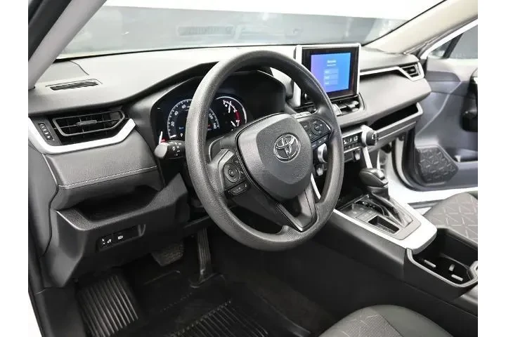 $27015 : Toyota RAV4 2024 XLE 4dr SUV image 9