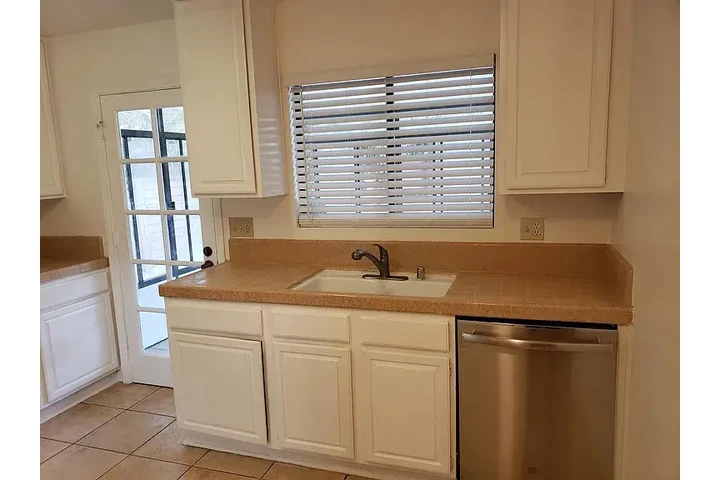 $2250 : FOR LEASE Move-In Ready image 6