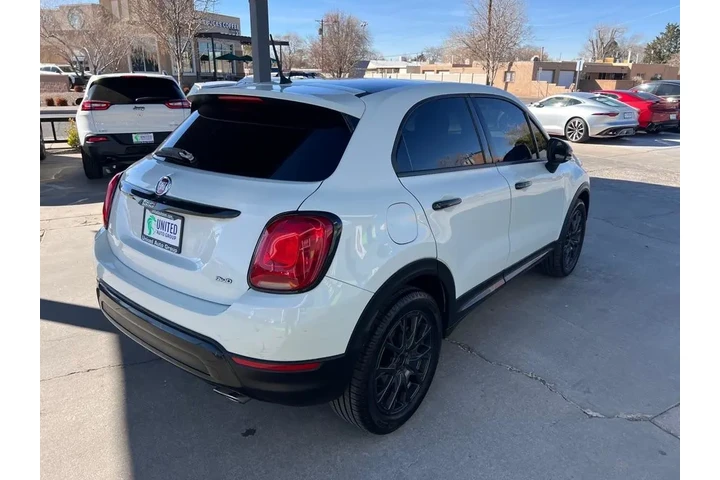 2017 500x Lounge AWD image 5