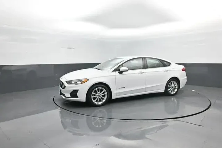 $13835 : Ford Fusion Hybrid 2019 SE 4 image 4