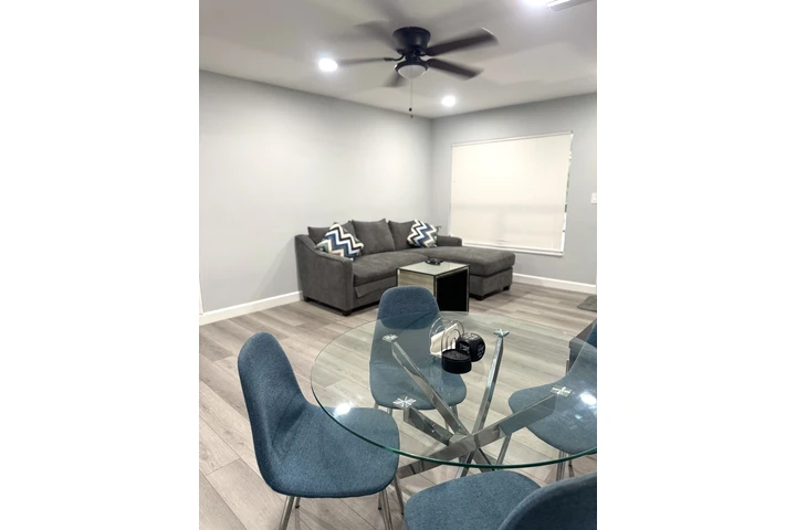 $1000 : Se Renta Cuarto Amueblado. image 3