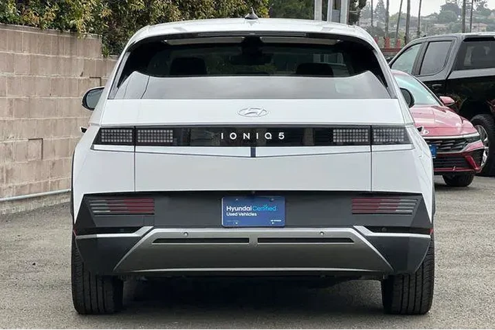 $21990 : Hyundai IONIQ 5 2023 SE 4dr image 7