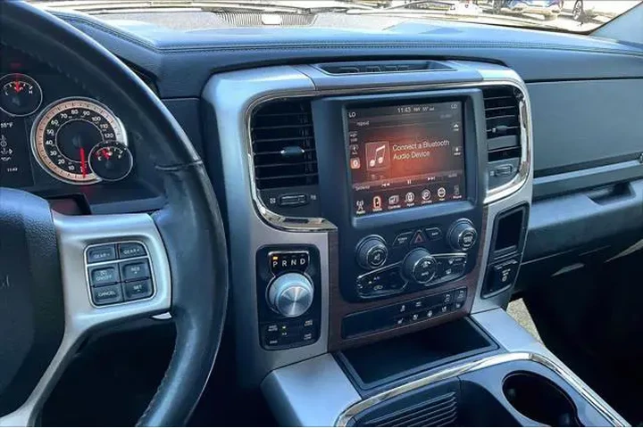 $26498 : Ram 1500 2017 4x4 Laramie 4d image 6