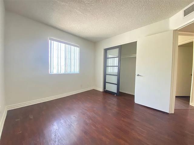 $1800 : 2BA 2BD READY TO BE OCCUPIED image 2