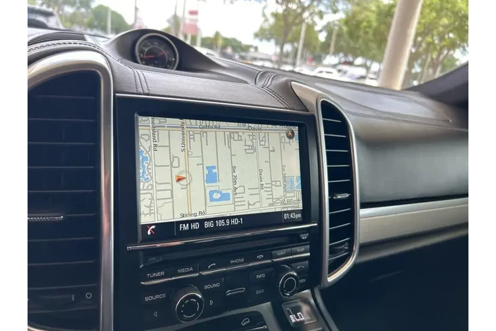 $23969 : Porsche Cayenne 2016 AWD GTS image 10