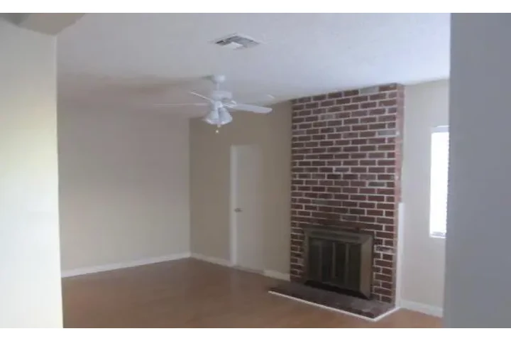 $2300 : RENTO EN LYNWOOD image 2