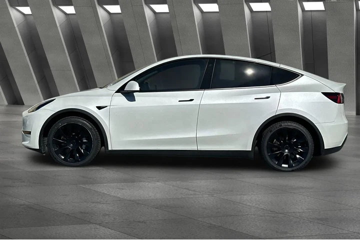 $26900 : Tesla Model Y 2020 AWD Long image 8