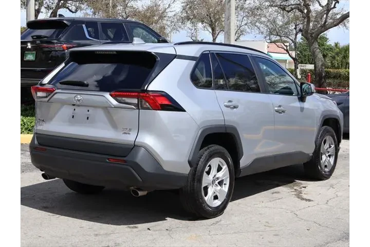$24990 : Toyota RAV4 2023 AWD XLE 4dr image 8