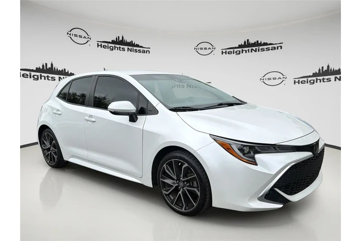 $17990 : Toyota Corolla Hatchback 202 image 7