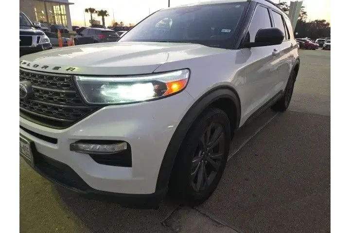 $23645 : Ford Explorer 2023 XLT 4dr S image 1