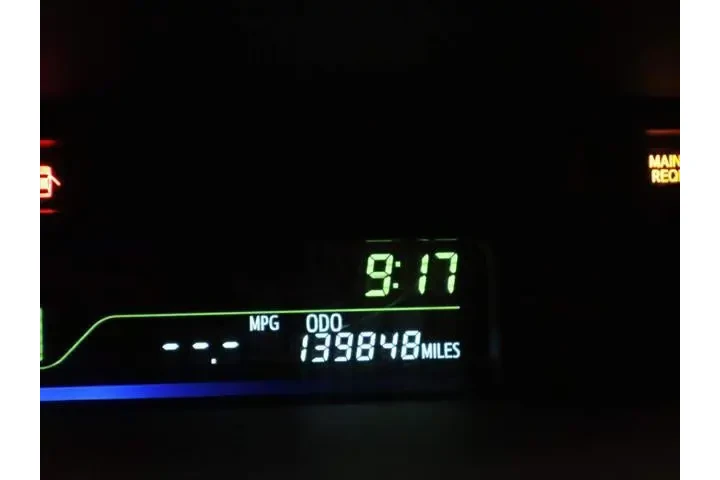 $9822 : Toyota Prius v 2013 Five 4dr image 5