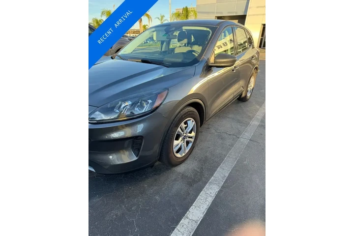 $16987 : Ford Escape 2022 S 4dr SUV image 1