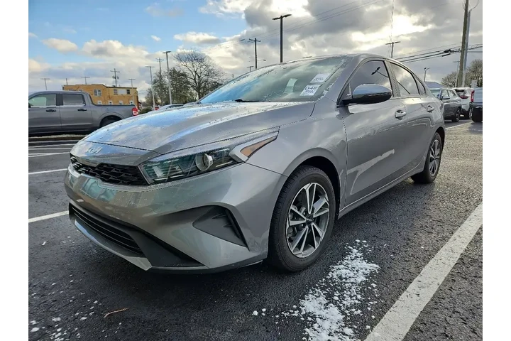 $16919 : Kia Forte 2023 LXS 4dr Sedan image 4