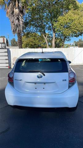 $3900 : 2013 TOYOTA PRIUS C image 7