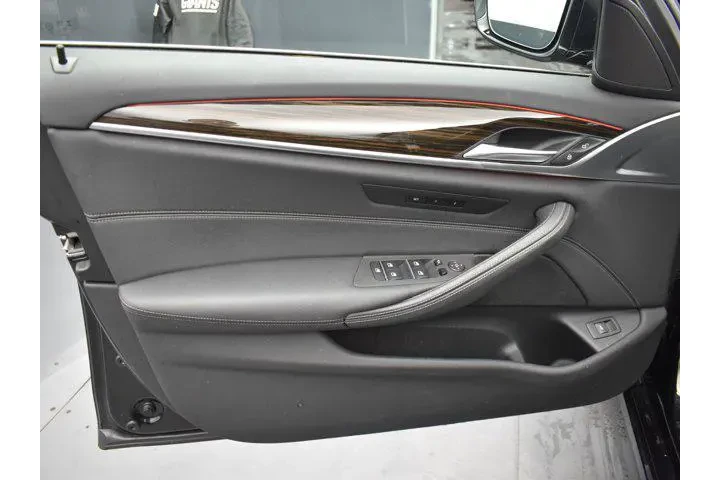 $33752 : BMW 5 Series 2023 AWD 530i x image 9