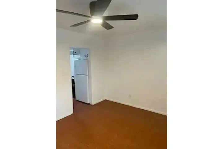 BELLFLOWER RENTO APTO. image 2