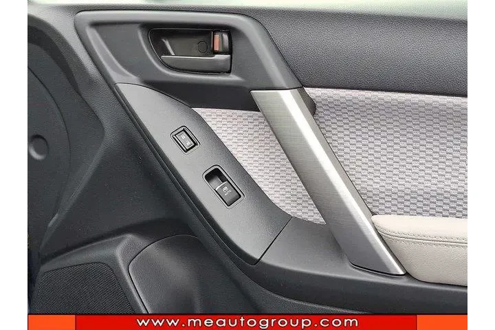 $14986 : Subaru Forester 2017 AWD 2.5 image 10