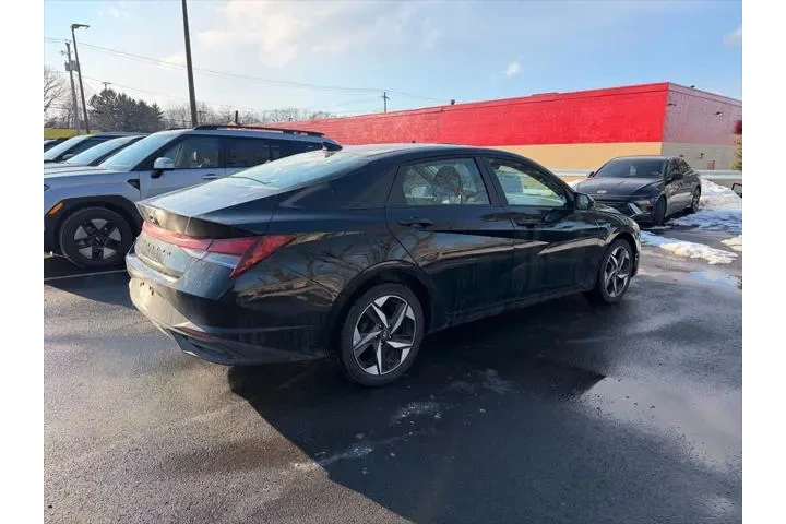 $19800 : Hyundai ELANTRA 2023 SEL 4dr image 3