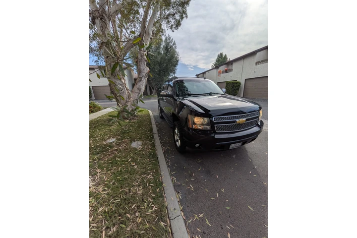 $8000 : Chevy avalanche 2012 image 1