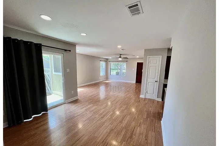 $1650 : HOUSE RENT AVAILABLE AUSTIN TX image 3