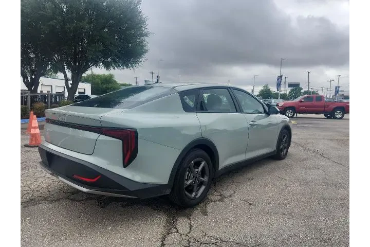 $22298 : Kia K4 2025 LXS 4dr Sedan image 3