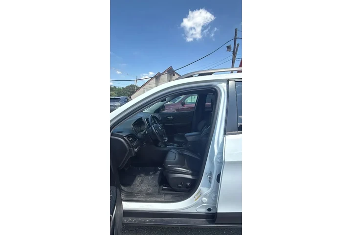 $14947 : Jeep Cherokee 2021 4x4 Trail image 10