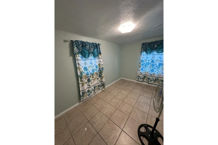 $900 : Rentó 1 cuarto image 1